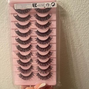 Strip lashes